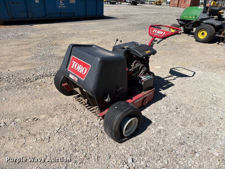 Toro 09100 aerator - FB8196