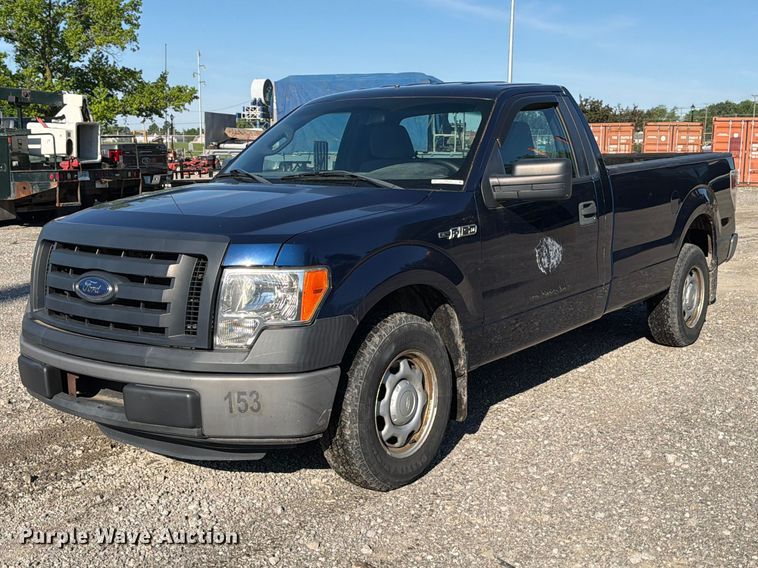 2011 Ford F150 pickup truck - FB8199