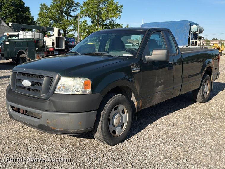 2007 Ford F150 pickup truck - FB8200