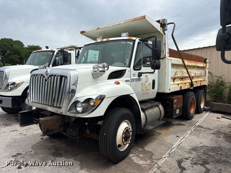 2010 International 7400 dump truck - FB8830
