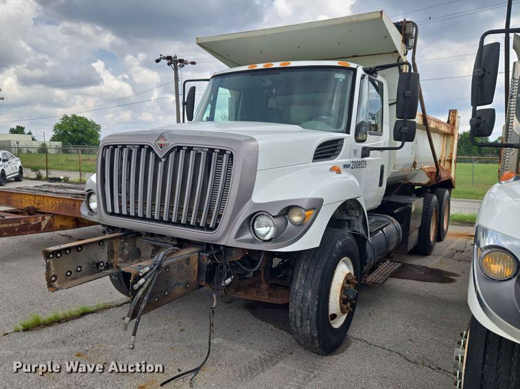 2009 International 7400 dump truck - FB8843