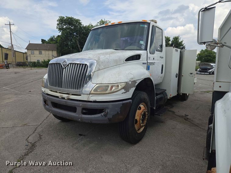 2009 International 4400 utility / service truck - FB8857