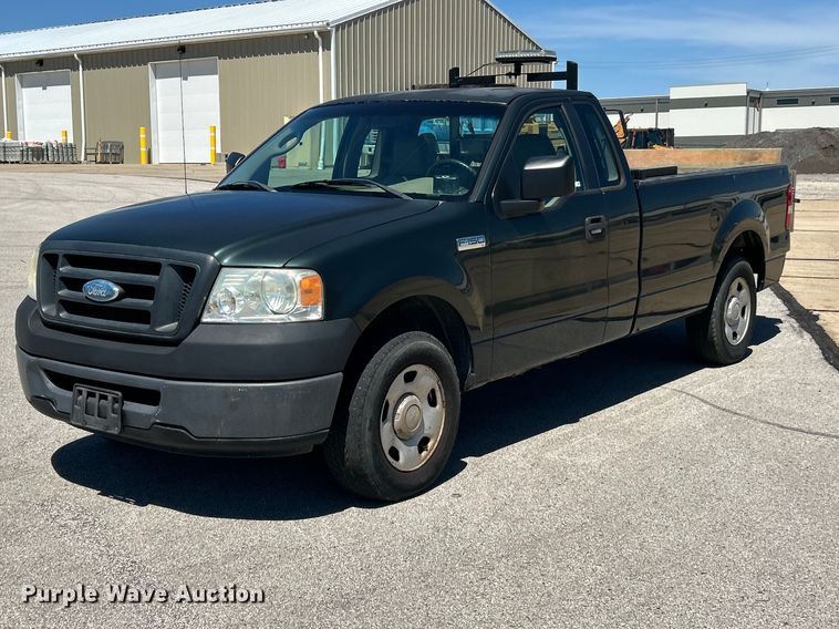 2006 Ford F150 XL pickup truck - FC2733