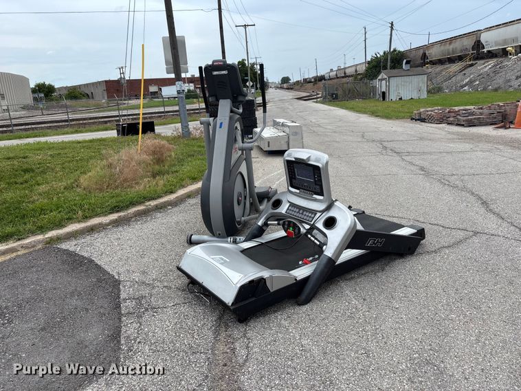 (2) treadmills - FC4731