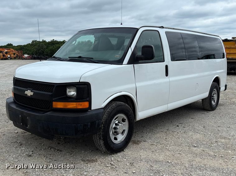 2013 Chevrolet Express 3500 van - FC5821
