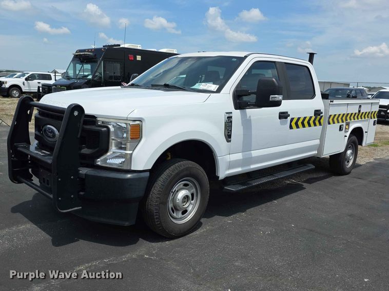 2020 Ford F250 Super Duty  Crew Cab utility bed pickup truck - FH6069