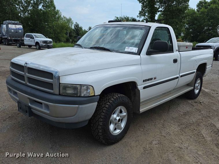 1999 Dodge Ram 1500 pickup truck - FH6151