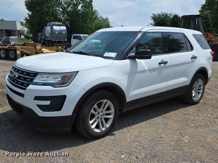 2016 Ford Explorer SUV - FH6152