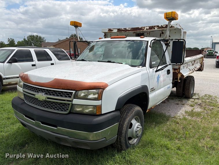2005 Chevrolet Silverado 3500 dump bed pickup truck - NA9529