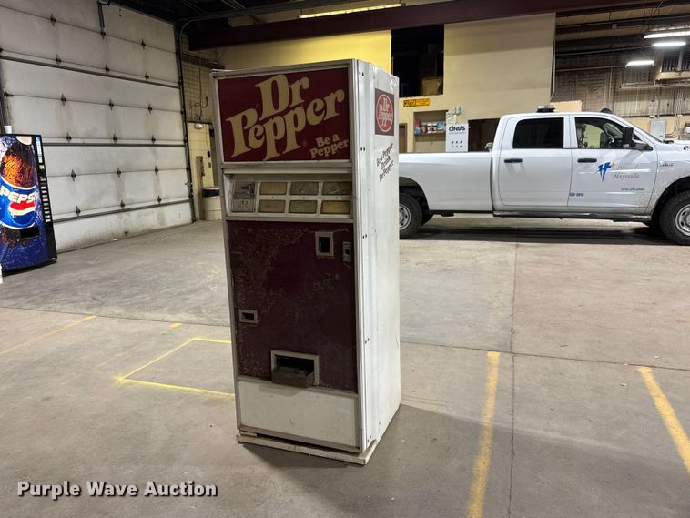 Dixie-Narco DN 276 162/6 vending machine - NA9539