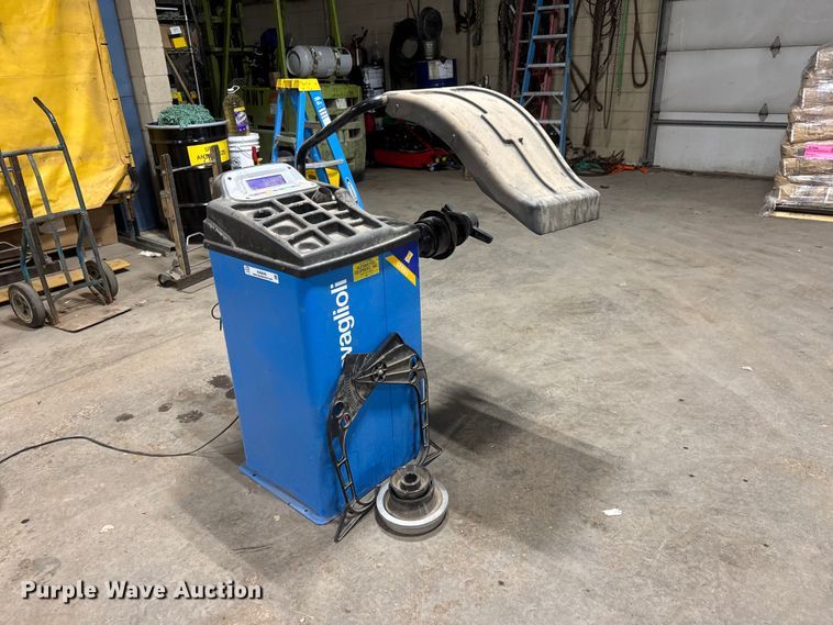 2011 Ravaglioli G2.118/119H tire machine - NA9540
