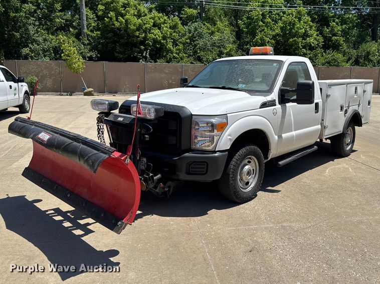 2015 Ford F250 Super Duty utility bed pickup truck - OE9605