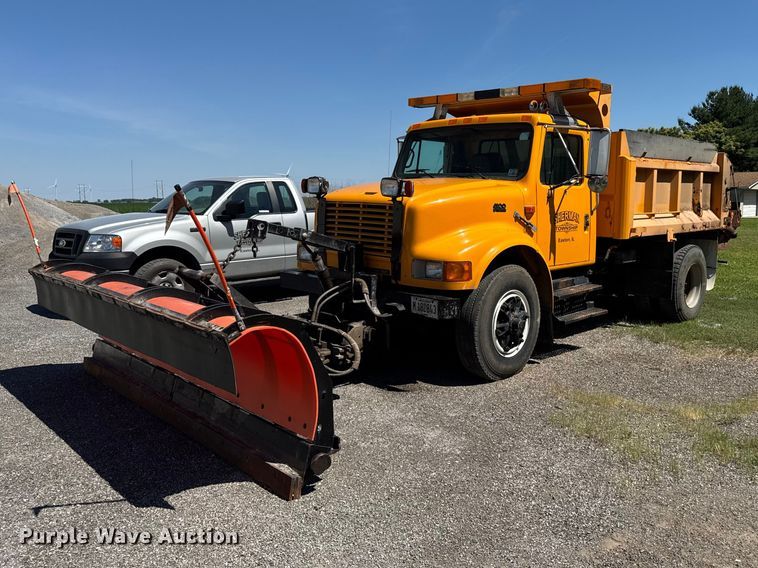 1998 International 4900 dump truck - OE9607