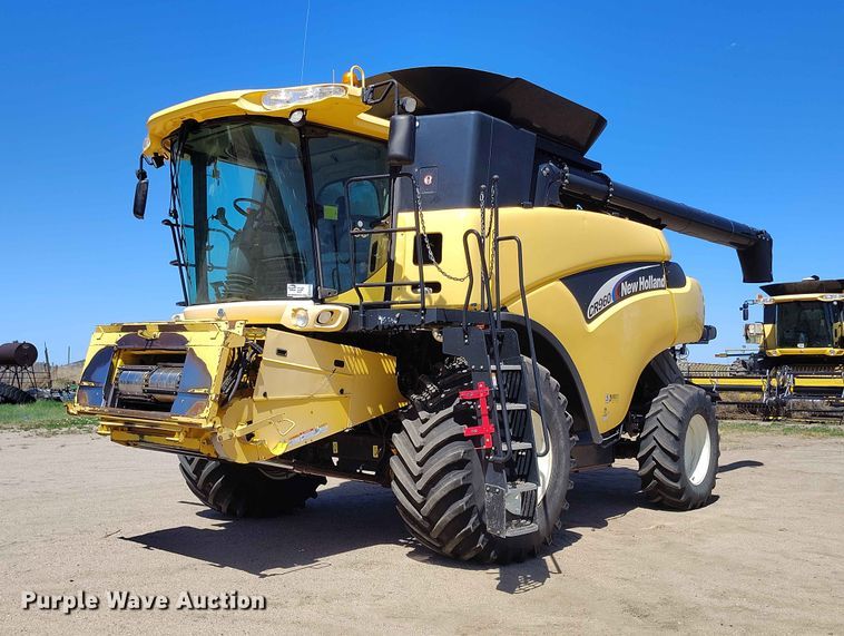 2005 New Holland CR960 combine - ED0143