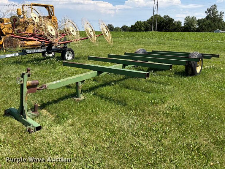 John Deere hay bale trailer - EN0321