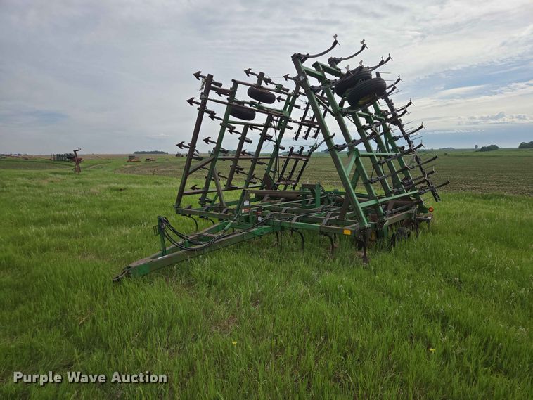 John Deere field cultivator - ER1686