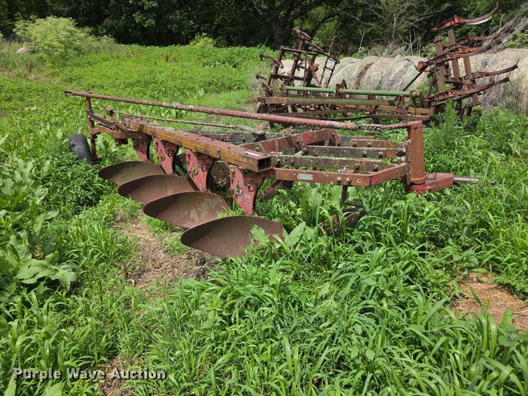 Massey Ferguson 86  plow - EV2191