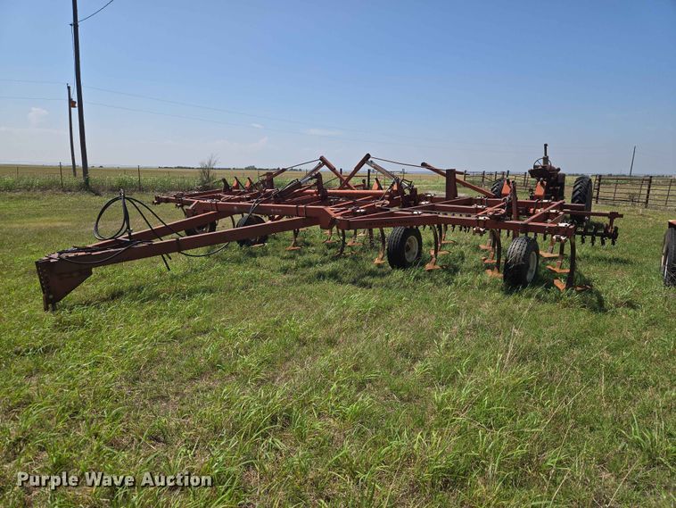 International 55 Chiel plow field cultivator - EW0293