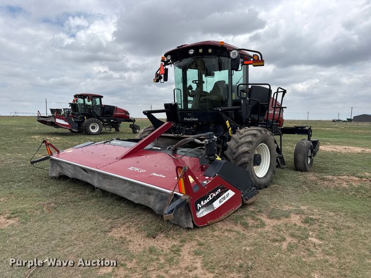 2022 Macdon M1240 swather / windrower - FB6754