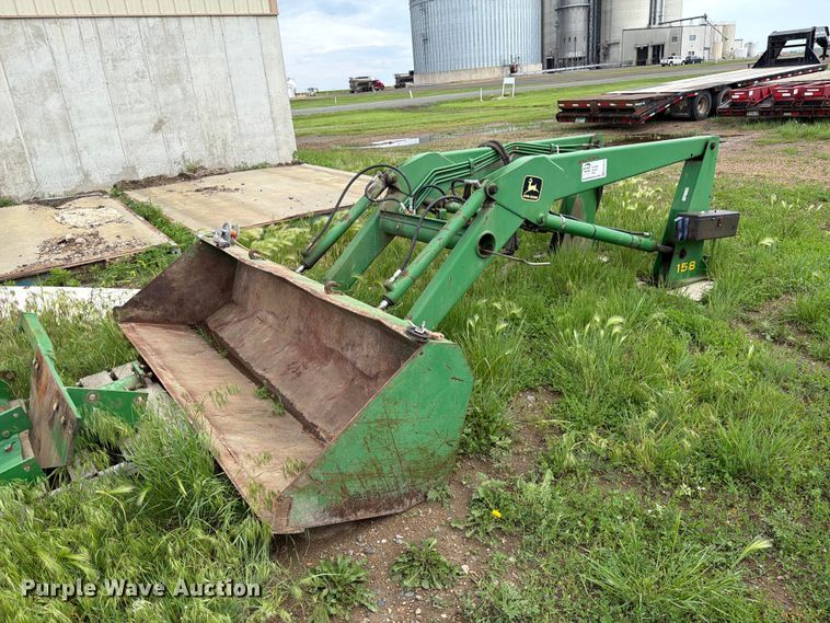 John Deere 158 loader - FK4019
