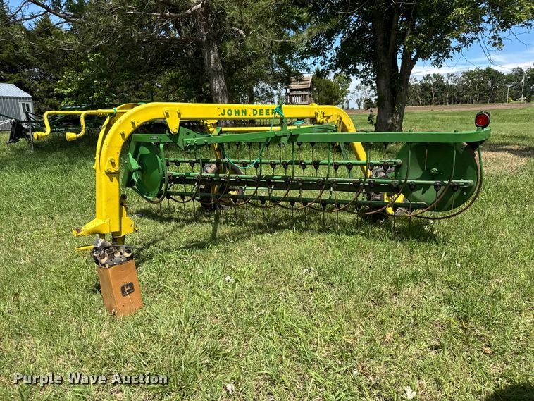 John Deere 640 hay rake - NA9394
