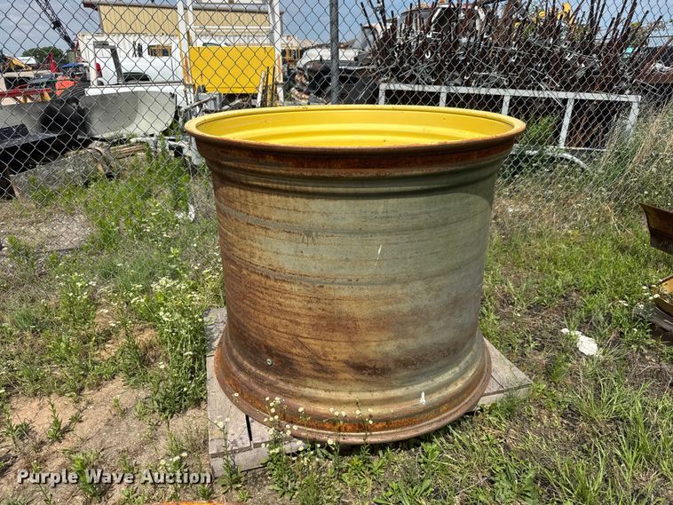 Titan tractor wheel - NA9491