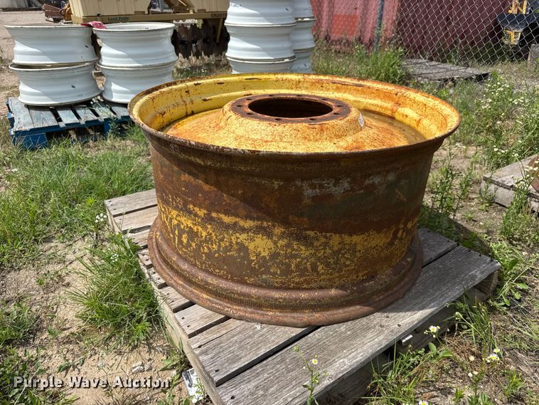 Tractor wheel - NA9492