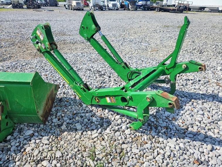 2021 John Deere 520M loader - YA3817