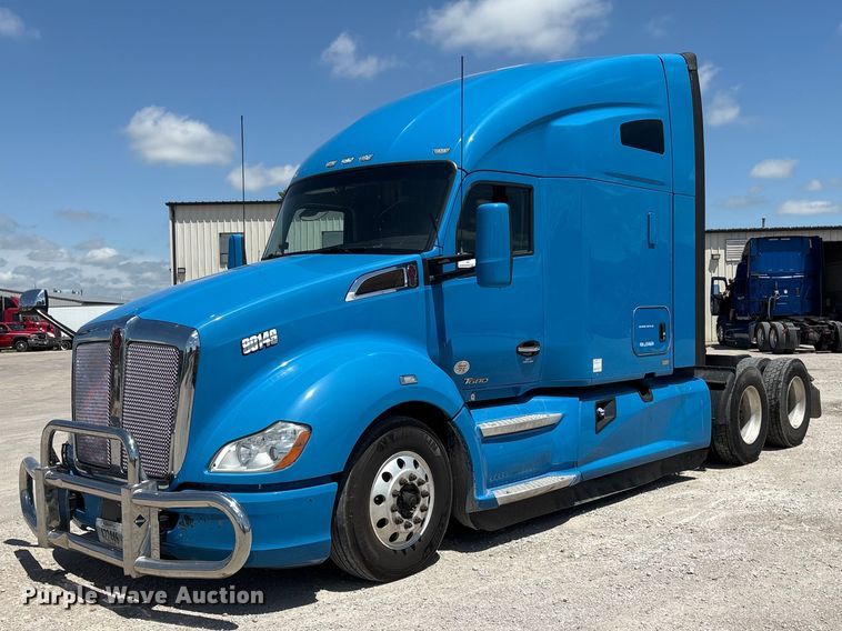 2020 Kenworth T680 semi truck - DO5242