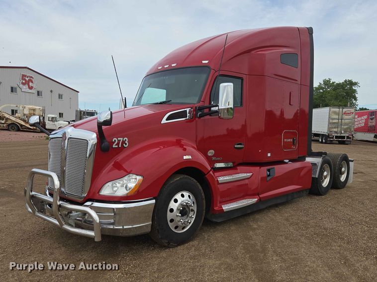 2022 Kenworth T680 semi truck - DP8966