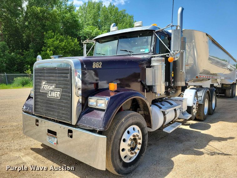 2005 Freightliner  FLD semi truck - DZ7223