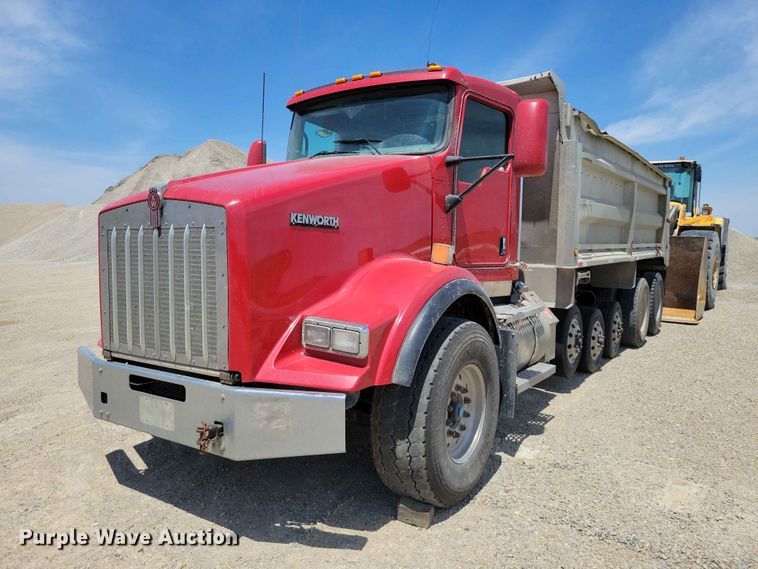 2014 Kenworth T800 dump truck - DZ7270