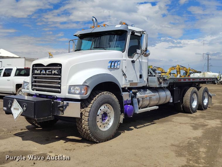 2023 Mack Granite roll-off container truck - ED0127