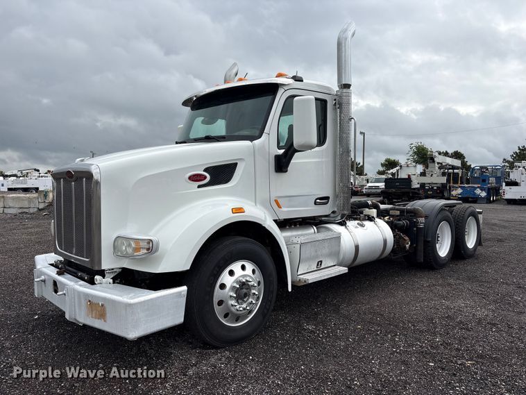 2015 Peterbilt 567 semi truck - EG9130