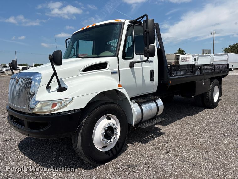 2009 International DuraStar 4300 flatbed truck - EG9162