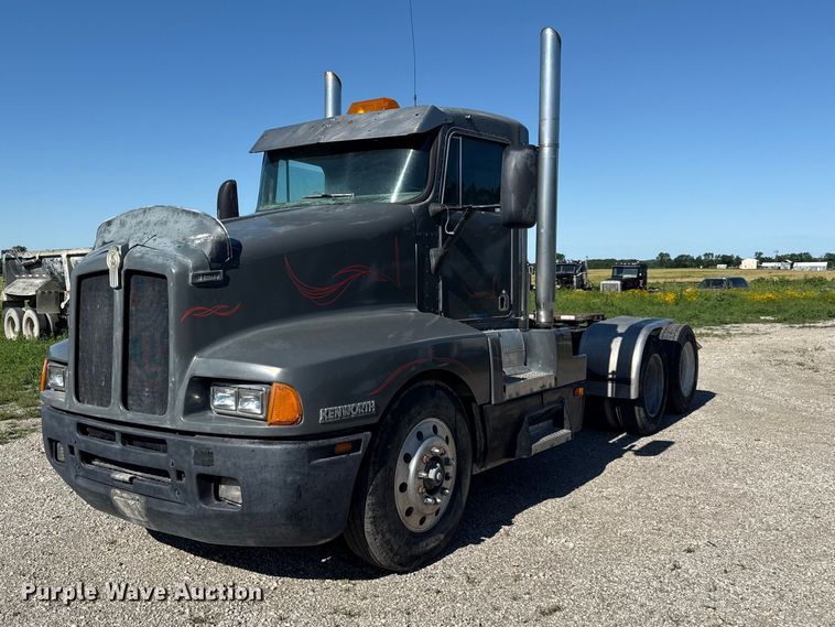 1991 Kenworth T600 semi truck - EN0424