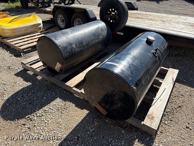 (2) Fuel tanks - EN0431