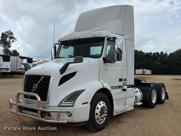 2020 Volvo VNR semi truck - ER3006