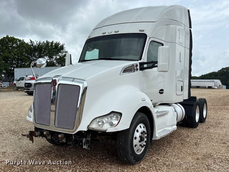 2015 Kenworth T680 semi truck - ER3015