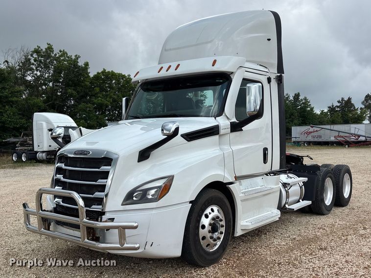 2021 Freightliner Cascadia semi truck - ER3017