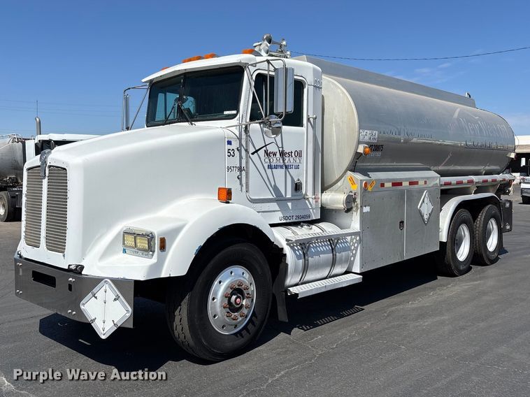 1995 Kenworth T450 fuel truck - ER7559