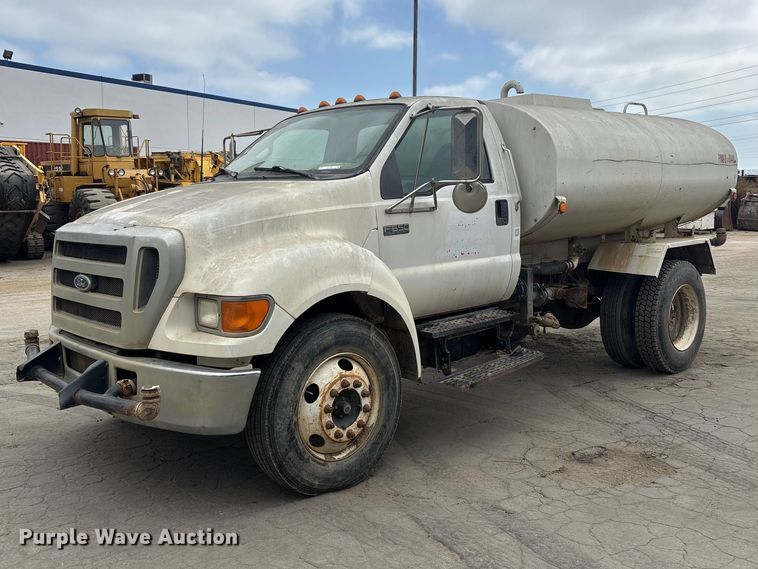 2005 Ford F650 Super Duty water truck - ER7657