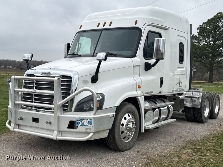 2017 Freightliner Cascadia 125 semi truck - ES5958
