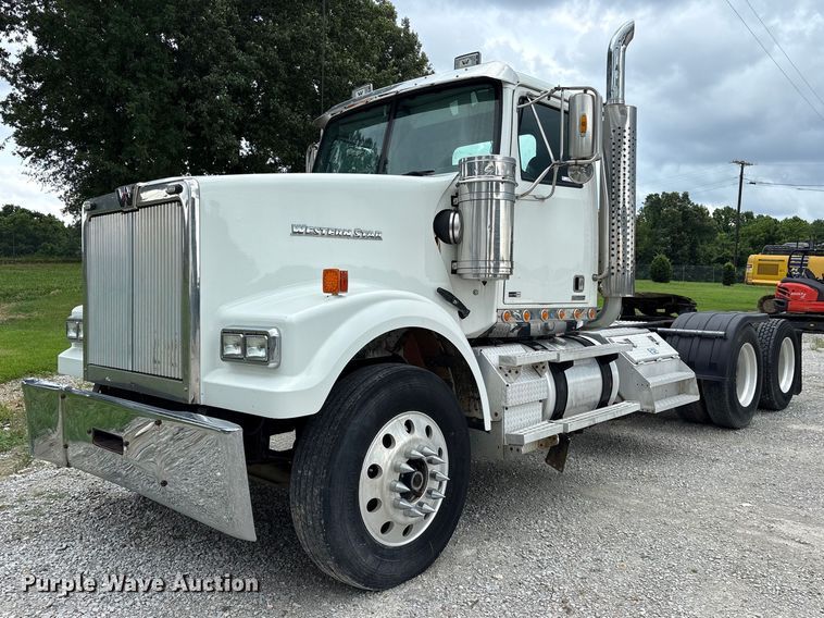 2014 Western Star 4900 semi truck - ET2214