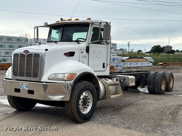 2012 Peterbilt 348 truck cab and chassis - ET6268
