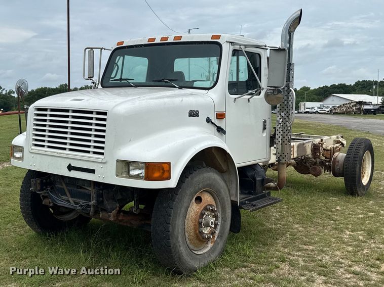 1995 International 4700 truck cab and chassis - ET6282