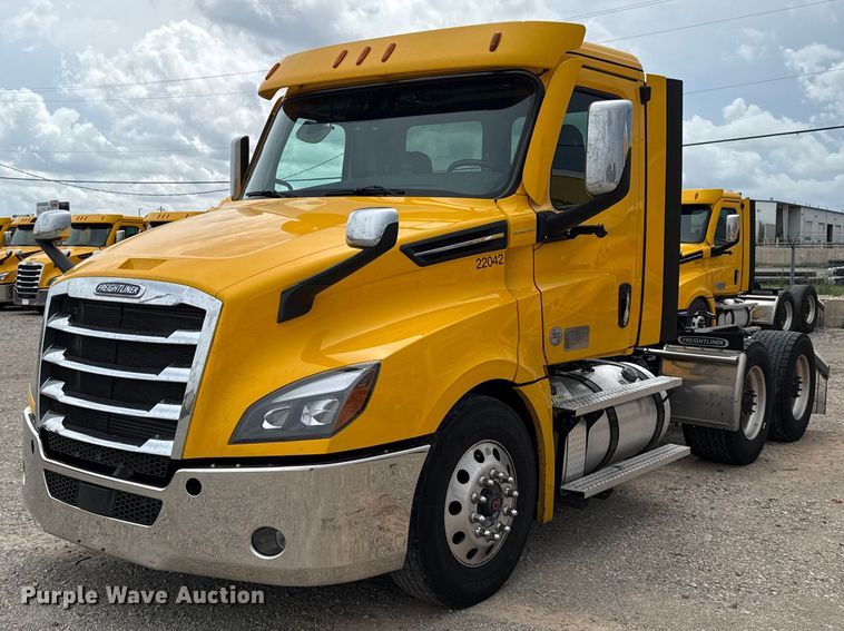 2022 Freightliner Cascadia 126 semi truck - ET6297