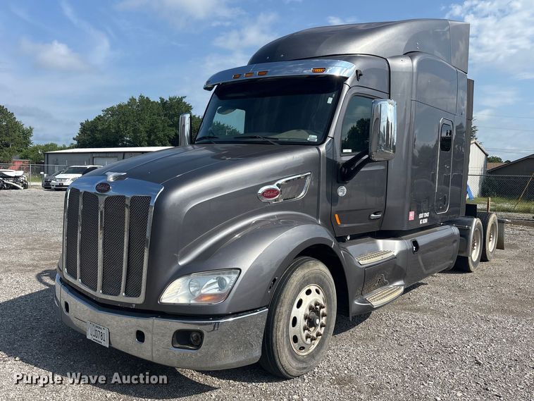 2016 Peterbilt 579 semi truck - EU5629