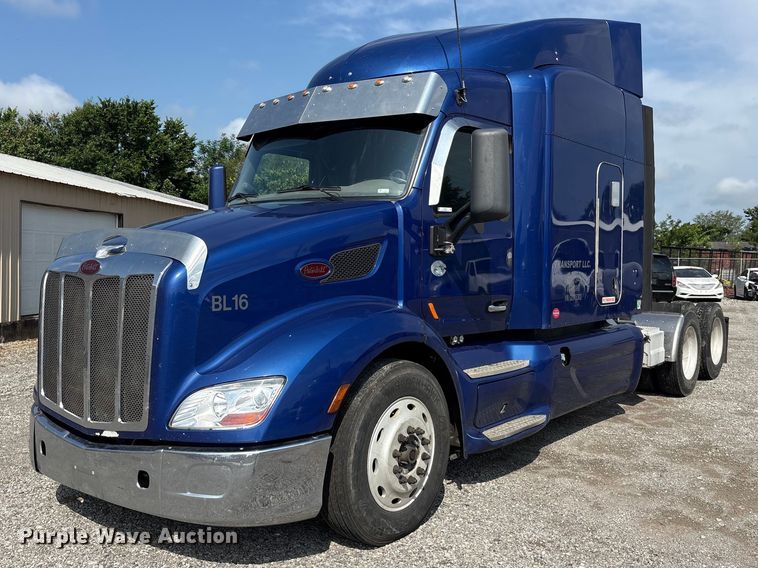 2016 Peterbilt 579 semi truck - EU5630