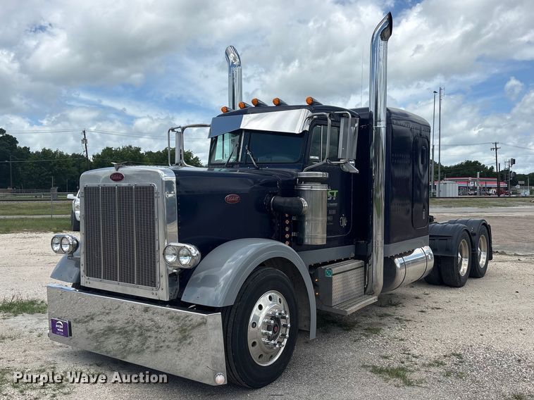 1985 Peterbilt 359 semi truck - EU5705